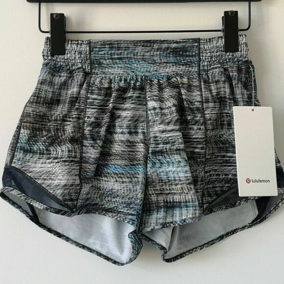 NWT LULULEMON DGTO/TRNV Multi Color Hotty Hot Low Rise Lined 4" Shorts Size 2 - Picture 1 of 9